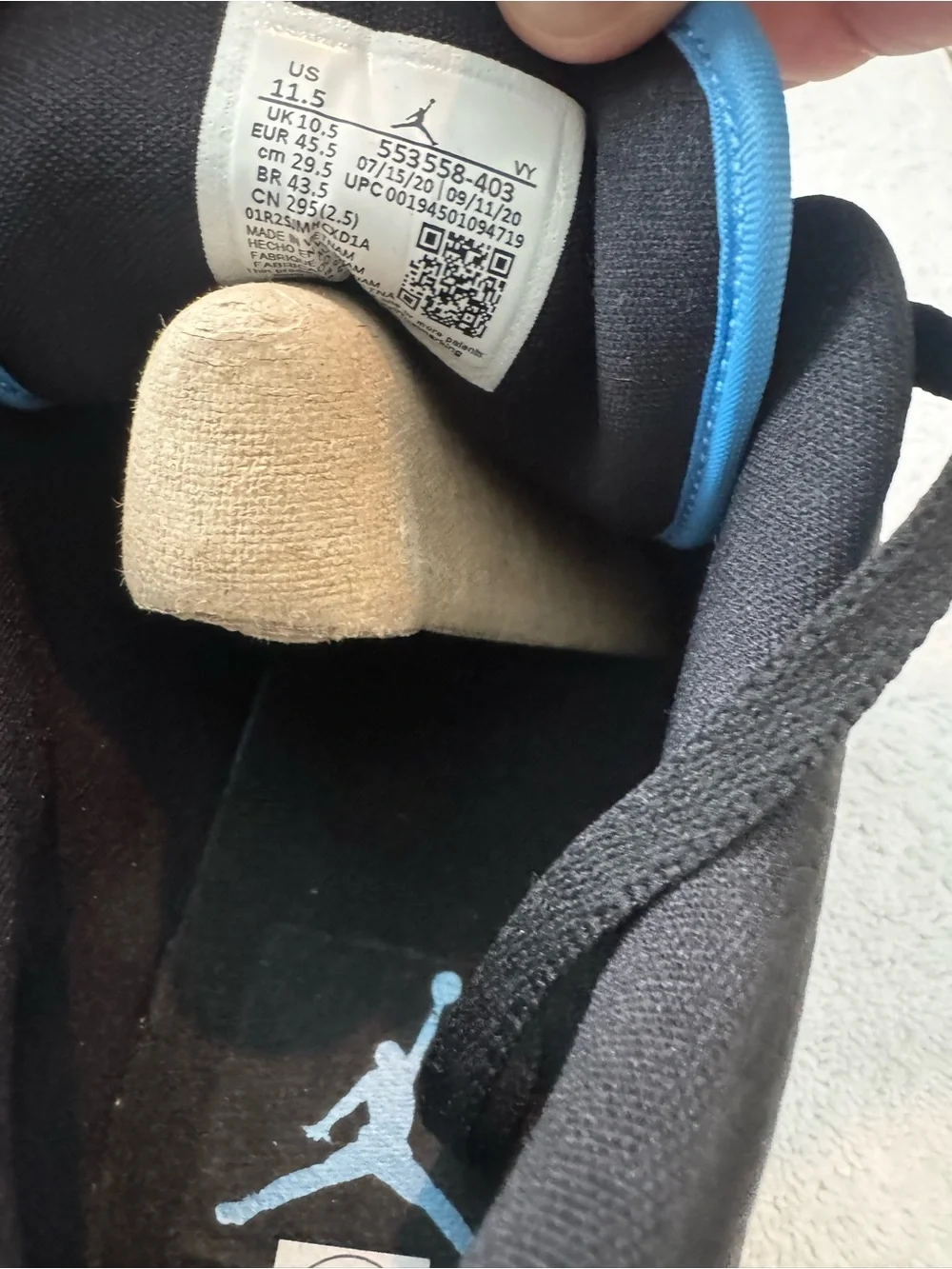 Jordan Men's Low-Top Sneakers in Black and Light Blue